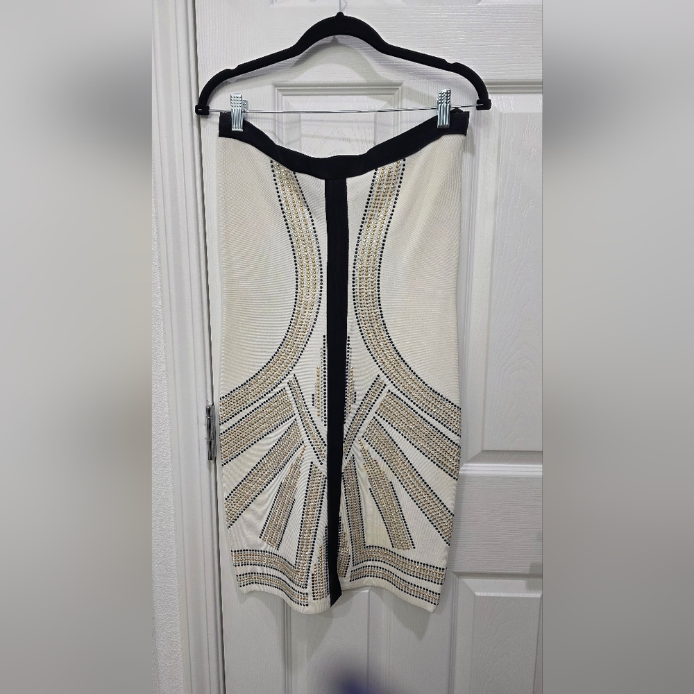 bebe Black and White Logo Apparel Tag